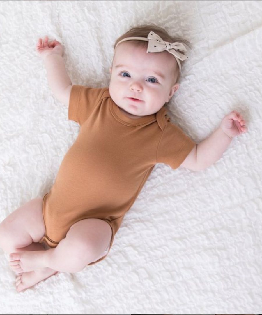 Organic Short-Sleeved Body Suit in Clay